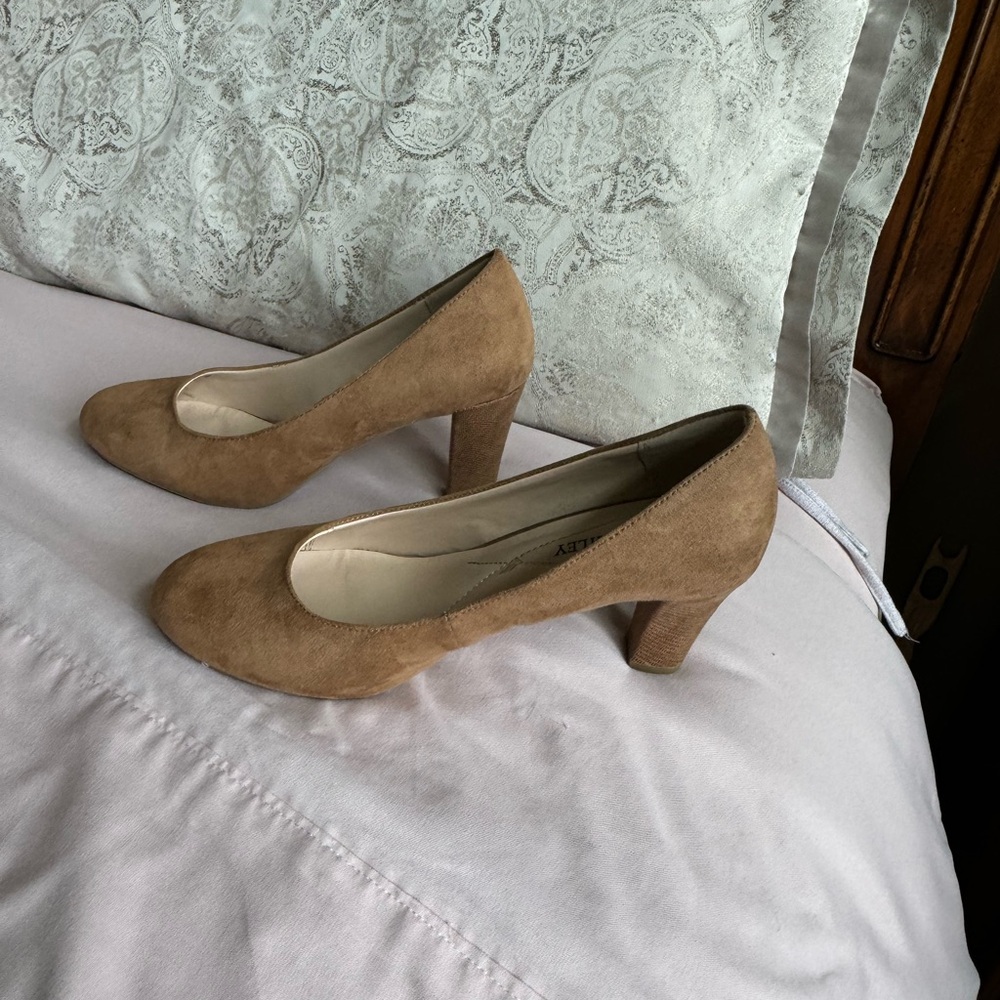 Laura Ashley Pumps